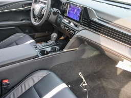 Toyota Camry SE (Natl) 2026