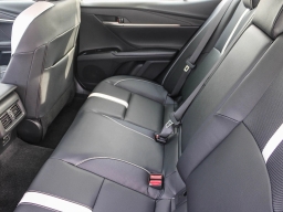 Toyota Camry SE (Natl) 2026