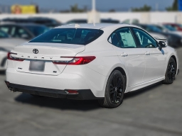 Toyota Camry SE (Natl) 2026