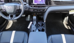 Toyota Camry SE (Natl) 2026