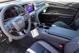 Toyota Camry SE (Natl) 2026