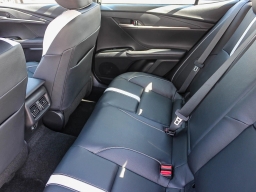 Toyota Camry SE (Natl) 2026