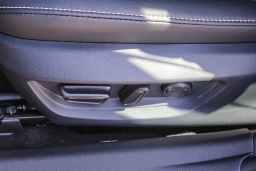 Toyota Camry SE (Natl) 2026
