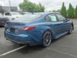 Toyota Camry SE (Natl) 2026