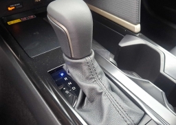 Toyota Camry SE (Natl) 2026