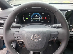 Toyota Camry SE (Natl) 2026