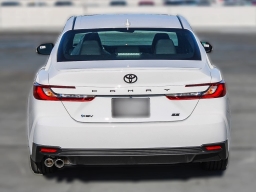 Toyota Camry SE (Natl) 2026