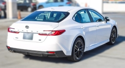 Toyota Camry SE (Natl) 2026
