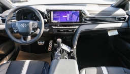 Toyota Camry SE (Natl) 2026
