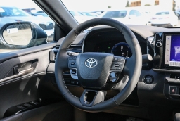 Toyota Camry SE (Natl) 2026