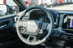 Toyota Camry SE (Natl) 2026