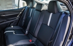 Toyota Camry SE (Natl) 2026