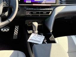 Toyota Camry SE (Natl) 2026