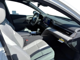 Toyota Camry SE (Natl) 2026