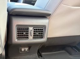 Toyota Camry SE (Natl) 2026