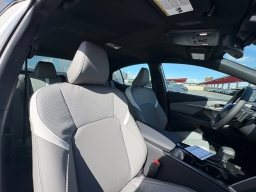 Toyota Camry SE (Natl) 2026