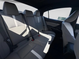 Toyota Camry SE (Natl) 2026
