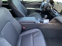Toyota Camry XLE (Natl) 2026