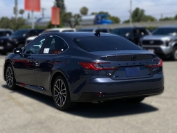 Toyota Camry XLE (Natl) 2026