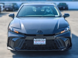 Toyota Camry SE (Natl) 2026