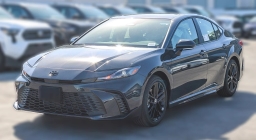 Toyota Camry SE (Natl) 2026