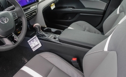 Toyota Camry SE (Natl) 2026