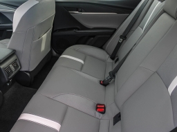 Toyota Camry SE (Natl) 2026