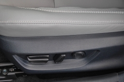 Toyota Camry SE (Natl) 2026