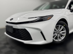 Toyota Camry LE (Natl) 2026