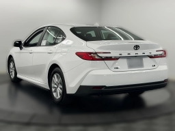 Toyota Camry LE (Natl) 2026