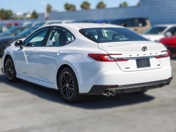 Toyota Camry SE (Natl) 2026
