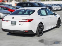 Toyota Camry SE (Natl) 2026