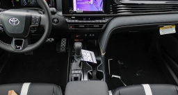 Toyota Camry SE (Natl) 2026