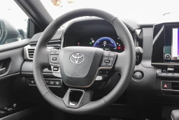 Toyota Camry SE (Natl) 2026