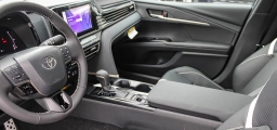 Toyota Camry SE (Natl) 2026