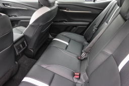 Toyota Camry SE (Natl) 2026