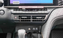 Toyota Camry XLE (Natl) 2026