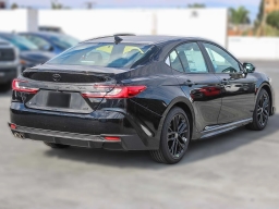Toyota Camry SE (Natl) 2026