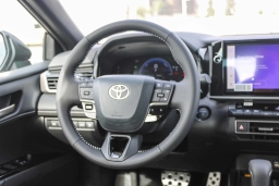 Toyota Camry SE (Natl) 2026