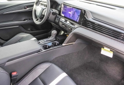 Toyota Camry SE (Natl) 2026