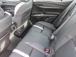 Toyota Camry SE (Natl) 2026