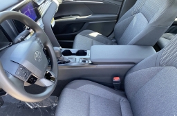 Toyota Camry LE (Natl) 2026
