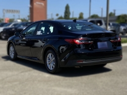 Toyota Camry LE (Natl) 2026
