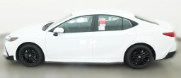 Toyota Camry SE (Natl) 2026