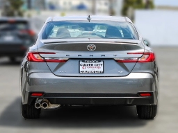 Toyota Camry SE (Natl) 2026