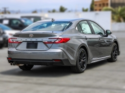 Toyota Camry SE (Natl) 2026