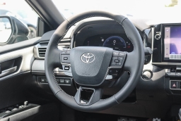 Toyota Camry SE (Natl) 2026