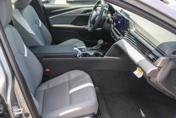Toyota Camry SE (Natl) 2026