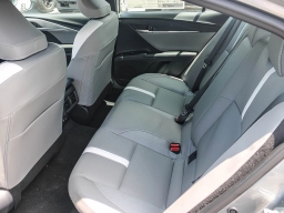 Toyota Camry SE (Natl) 2026