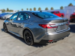 Toyota Camry SE (Natl) 2026